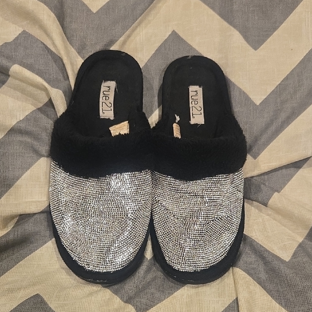 Rue21 Women's Sparkling Black Slippers